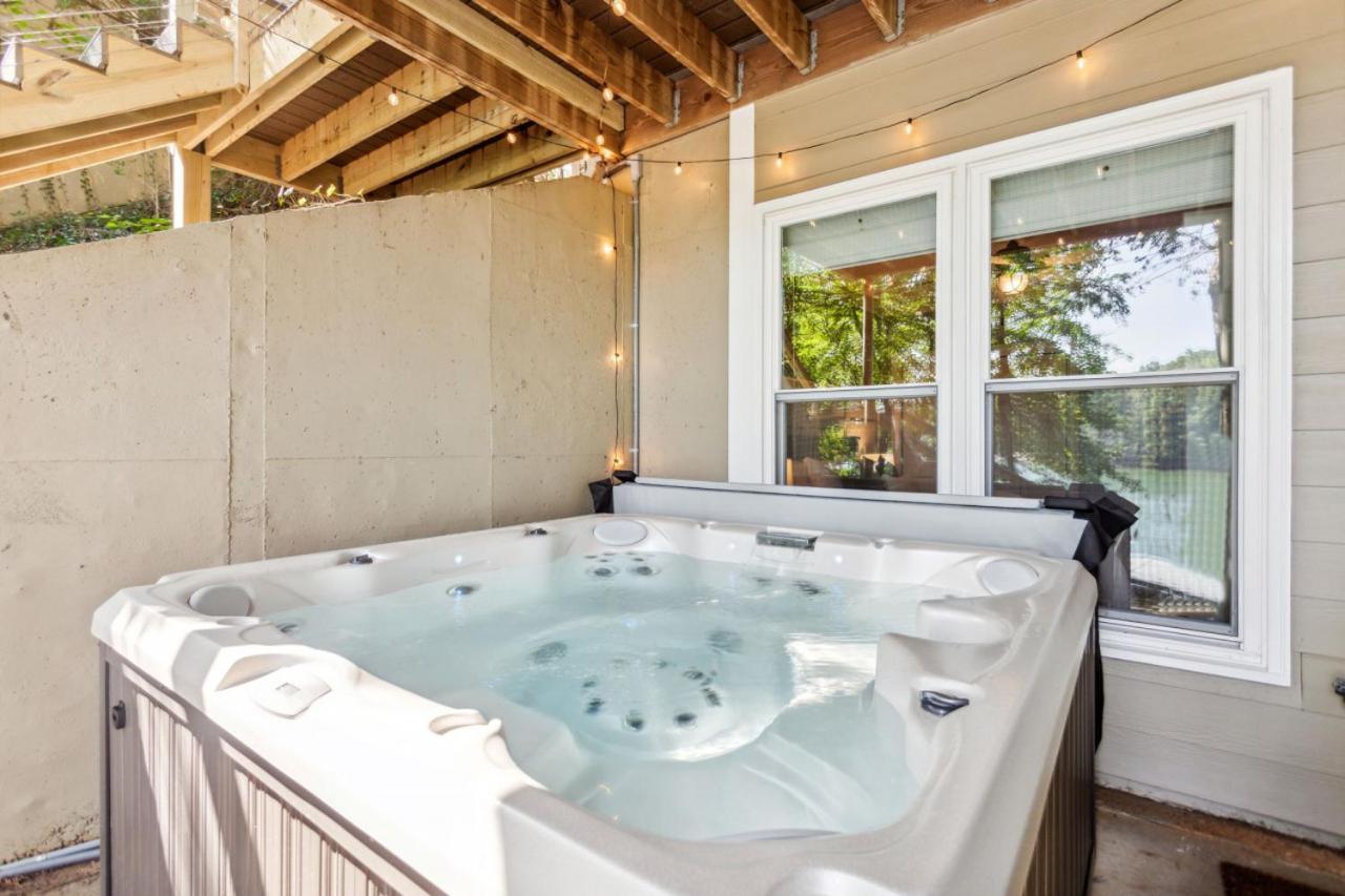 Lanier Landing - Private Dock Hot Tub Game Room เกนส์วิลล์ ภายนอก รูปภาพ